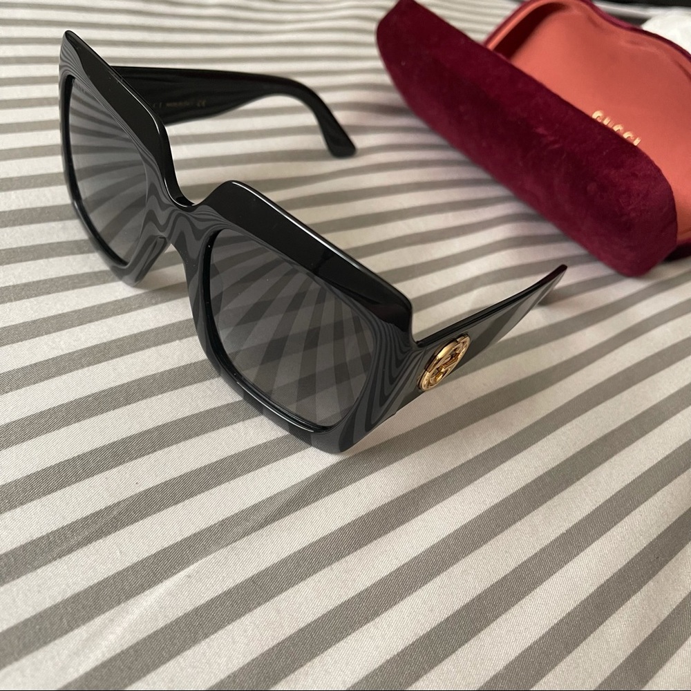 GUCCI OVERSIZED SQUARE SUNGLASSES